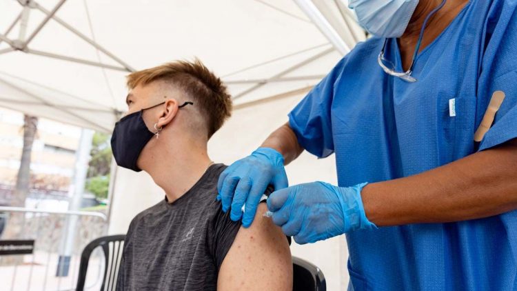 En dos años, la letalidad del Covid-19 en el país bajó de 3% a 0,3% por la vacunación