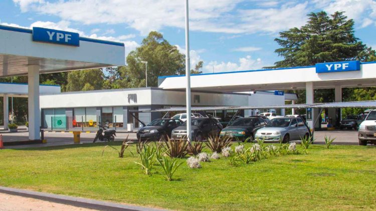 Importarán 250 millones de litros de gasoil para cubrir "faltantes puntuales"