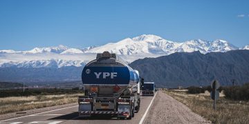 YPF vale 75% menos y afronta un juicio multimillonario