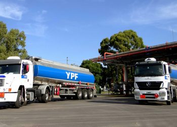 YPF aumentó la distribución de gasoil y dijo que el campo tiene garantizado el abastecimiento