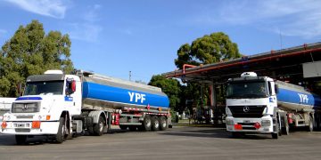 YPF aumentó la distribución de gasoil y dijo que el campo tiene garantizado el abastecimiento