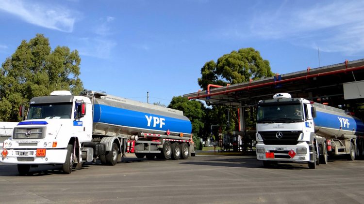 YPF aumentó la distribución de gasoil y dijo que el campo tiene garantizado el abastecimiento