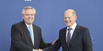 Fernández centra su gira europea en el potencial agroexportador del país