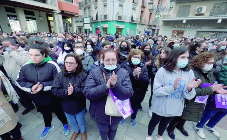 Comunitat Valenciana. Valencia. Valencia. 04-04-22 Concentracion de denuncia por un nuevo caso de violencia vicaria, en el que un padre, con una orden de alejamiento de su expareja, ha matado a su hijo de 11 años. Fotografia: Irene Marsilla