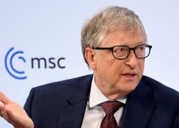 Bill Gates insistió en que el coronavirus continúa representando «una amenaza para la sociedad»