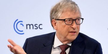 Bill Gates insistió en que el coronavirus continúa representando «una amenaza para la sociedad»