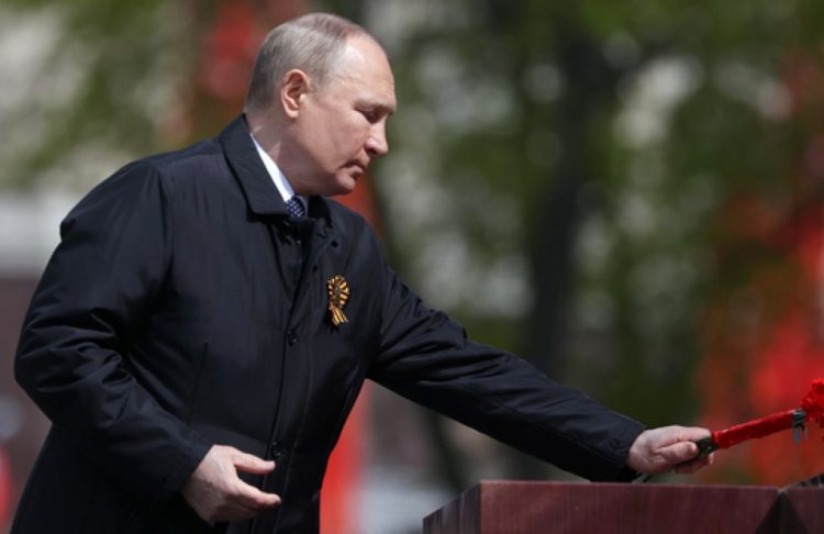 Finlandia informa a Putin su intención de sumarse a la OTAN, que tilda la decisión de "error"