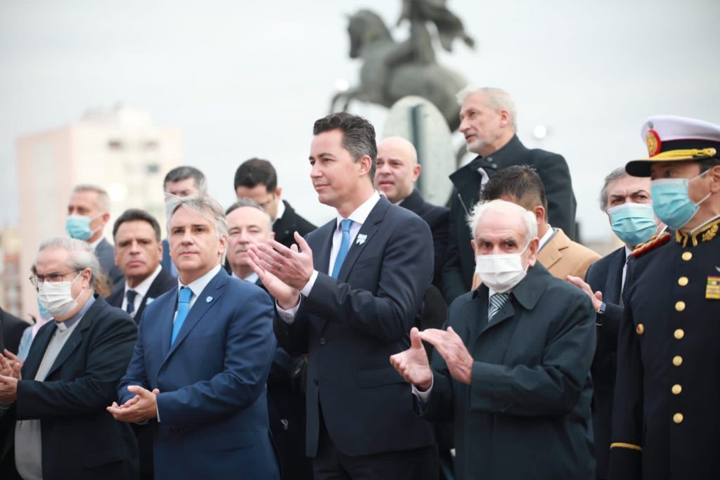 Calvó encabezó el acto del 25 de mayo en el Centro Cívico