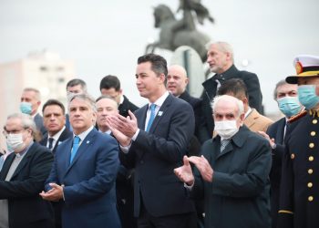 Calvó encabezó el acto del 25 de mayo en el Centro Cívico