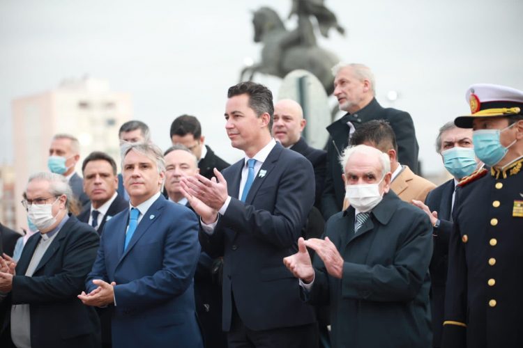 Calvó encabezó el acto del 25 de mayo en el Centro Cívico