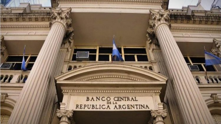 El Banco Central aumentó a 48% la tasa de interés de los plazos fijos