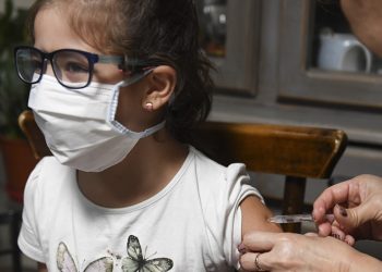 Autorizaron la aplicación de dosis de refuerzo en niños de 5 a 11 años con plataforma ARNm