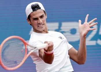 Los argentinos Báez y Coria avanzan en el ATP 250 de Lyon