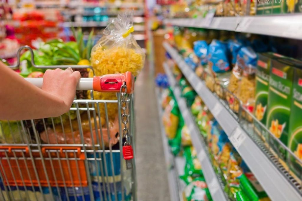 El costo de los alimentos esenciales ascendió a $38.566 para un hogar de 4 personas