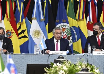 Argentina impulsa una cumbre de la Celac simultánea a la de las Américas