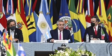 Argentina impulsa una cumbre de la Celac simultánea a la de las Américas