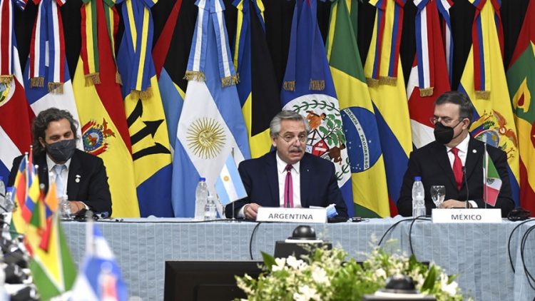 Argentina impulsa una cumbre de la Celac simultánea a la de las Américas