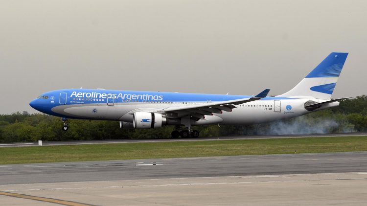 28-01-2021 Buenos Aires: Llegó a Ezeiza el tercer vuelo de Aerolíneas Argentinas con vacunas desde Moscú.
 Foto: Analia Garelli/cbri