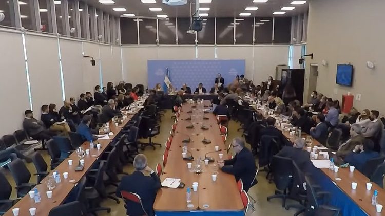 El oficialismo logró emitir dictamen de mayoría a la reforma de la ley de Compre Argentino