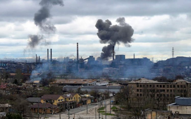 Intensos combates en el este de Ucrania y en la acería de Mariúpol