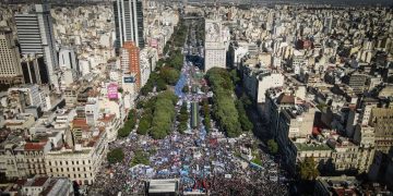 Los movimientos sociales le marcan la cancha al Gobierno