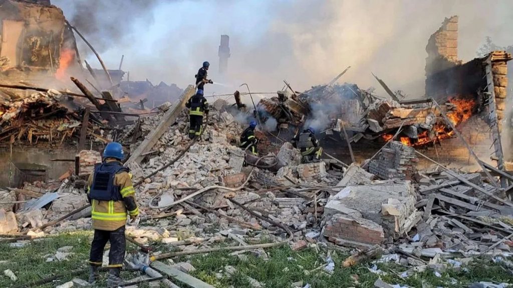 Al menos 60 refugiados murieron en un ataque ruso a una escuela en Bilogorivka