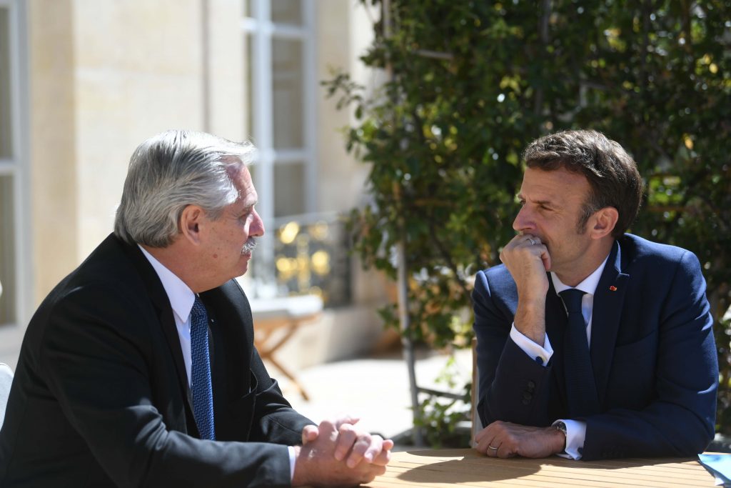 En último día de su gira por Europa, Fernández se reunió con Macron con eje en la guerra
