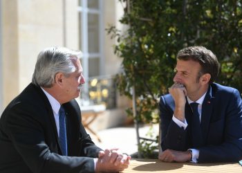 En último día de su gira por Europa, Fernández se reunió con Macron con eje en la guerra