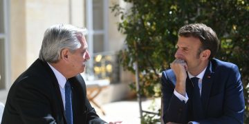 En último día de su gira por Europa, Fernández se reunió con Macron con eje en la guerra