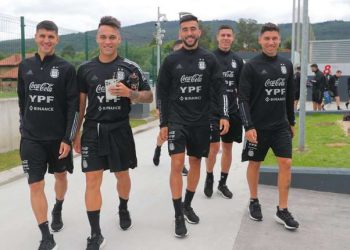 La Selección llegó a Londres para enfrentarse ante Italia en Wembley