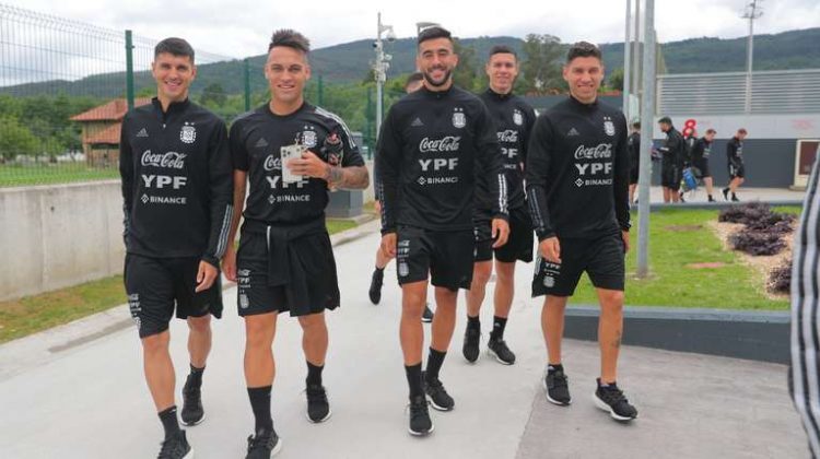 La Selección llegó a Londres para enfrentarse ante Italia en Wembley