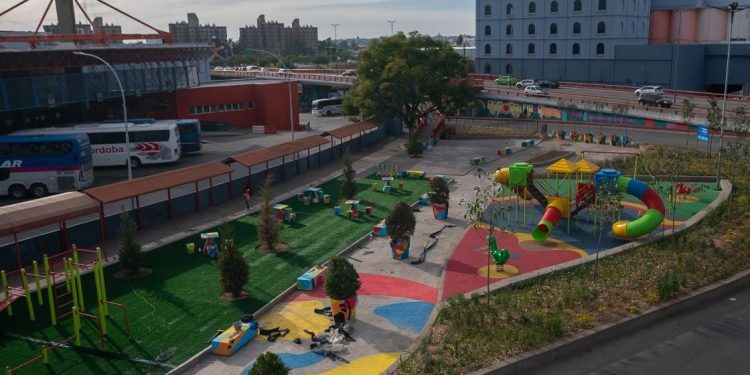 El ex playón de estacionamiento de la Terminal se transformó en una plaza de juegos