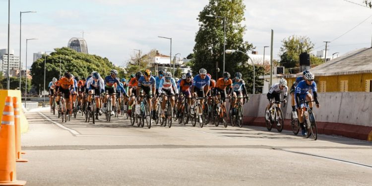 Más de 12.000 cordobeses participaron de la vuelta ciclística en la ciudad