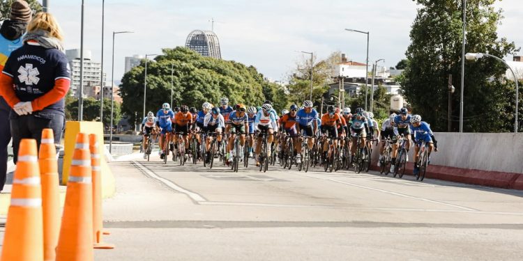 Más de 12.000 cordobeses participaron de la vuelta ciclística en la ciudad