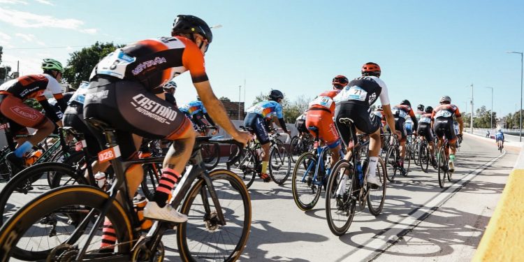 Más de 12.000 cordobeses participaron de la vuelta ciclística en la ciudad