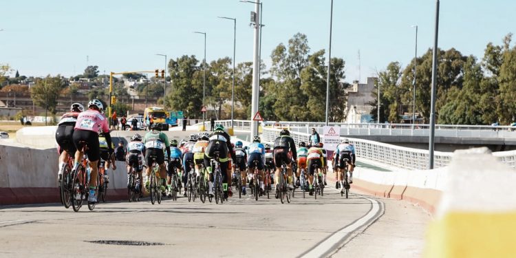 Más de 12.000 cordobeses participaron de la vuelta ciclística en la ciudad