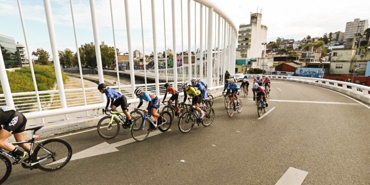 Más de 12.000 cordobeses participaron de la vuelta ciclística en la ciudad