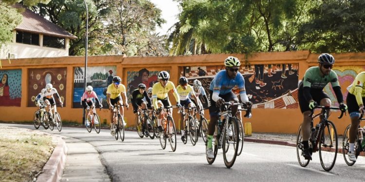 Más de 12.000 cordobeses participaron de la vuelta ciclística en la ciudad