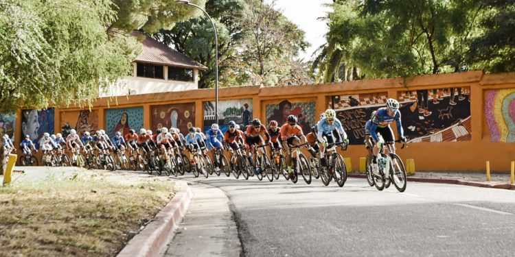 Más de 12.000 cordobeses participaron de la vuelta ciclística en la ciudad
