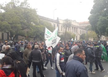 El Suoem se moviliza en el centro de la Ciudad e insiste en el incremento salarial