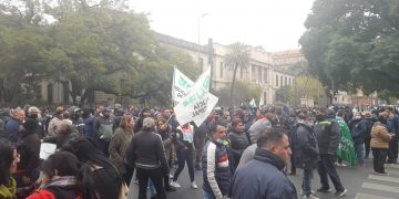 El Suoem se moviliza en el centro de la Ciudad e insiste en el incremento salarial