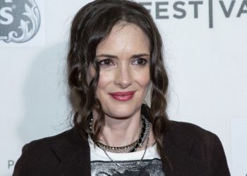 La contundente opinión de Winona Ryder sobre sus jóvenes compañeras de Stranger Things