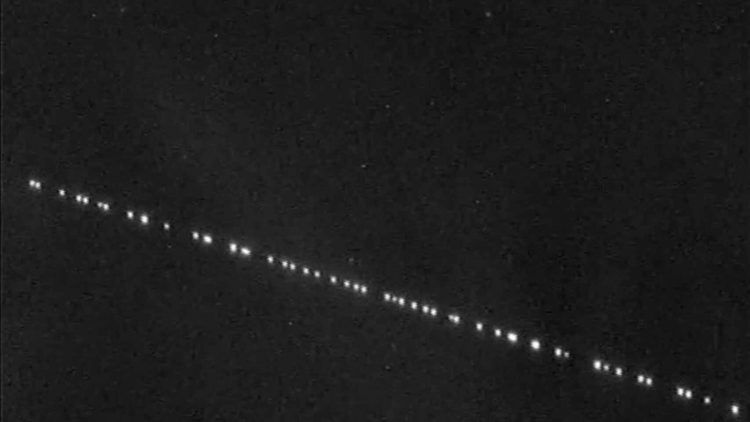 Una hilera de luces iluminó el cielo en Córdoba y volvió a causar estragos en las redes sociales