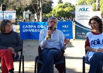 Instalaron una carpa docente para pedir mejoras salariales