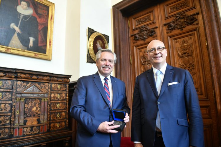 Fernández le baja el tono a su reelección