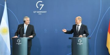 Fernández centra su gira europea en el potencial agroexportador del país