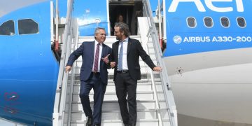 Fernández cerró una gira sin grandes definiciones