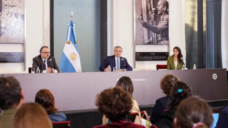 Fernández promulgó la ley de cannabis medicinal en el país