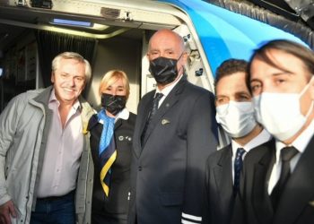 El Presidente inicia su gira europea y suma a Francia para reunirse con Macron