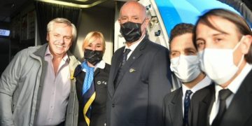 El Presidente inicia su gira europea y suma a Francia para reunirse con Macron